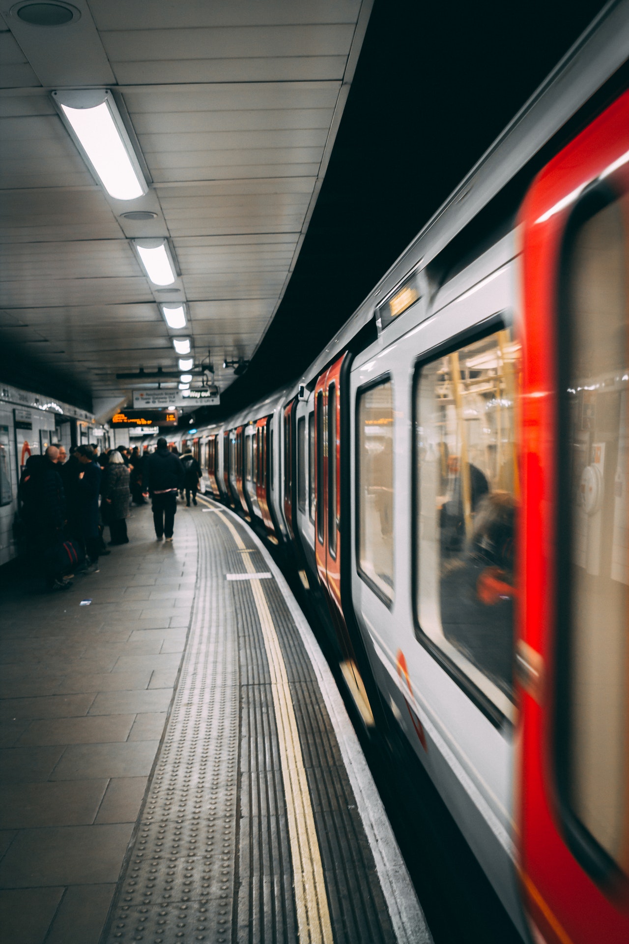 Calor gerado pelo metrô de Londres será utilizado para aquecer 1,3 mil casas Calor gerado pelo metrô de Londres será utilizado para aquecer 1,3 mil casas