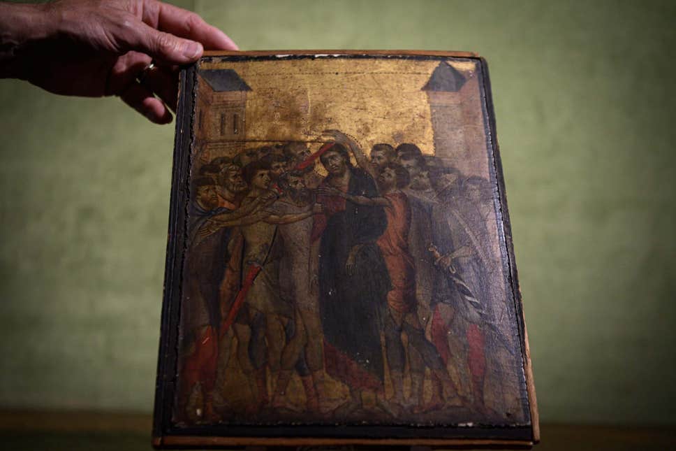 Obra da Renascença pintada pelo artista florentino Cimabue foi descoberta em uma cozinha nos arredores de uma cidade ao norte de Paris. Foto: AFP