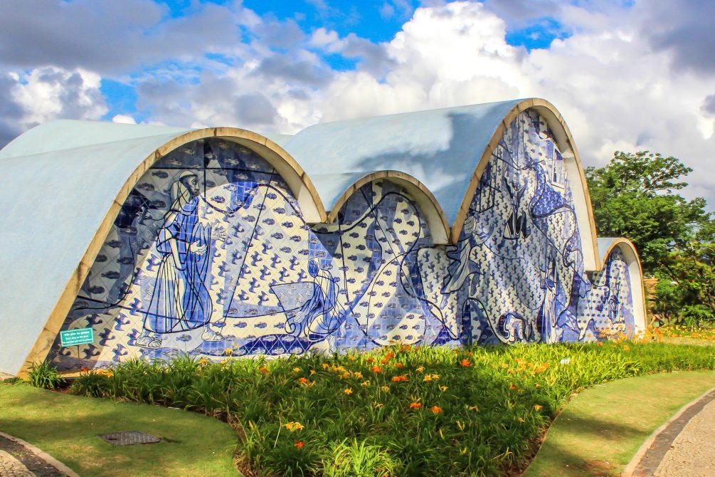 Painel de Portinari para a Igreja de São Francisco de Assis, na Pampulha, em Belo Horizonte, em que ele representa o santo e diversos animais. Foto: divulgação Painel de Portinari para a Igreja de São Francisco de Assis, na Pampulha, em Belo Horizonte, em que ele representa o santo e diversos animais. Foto: divulgação