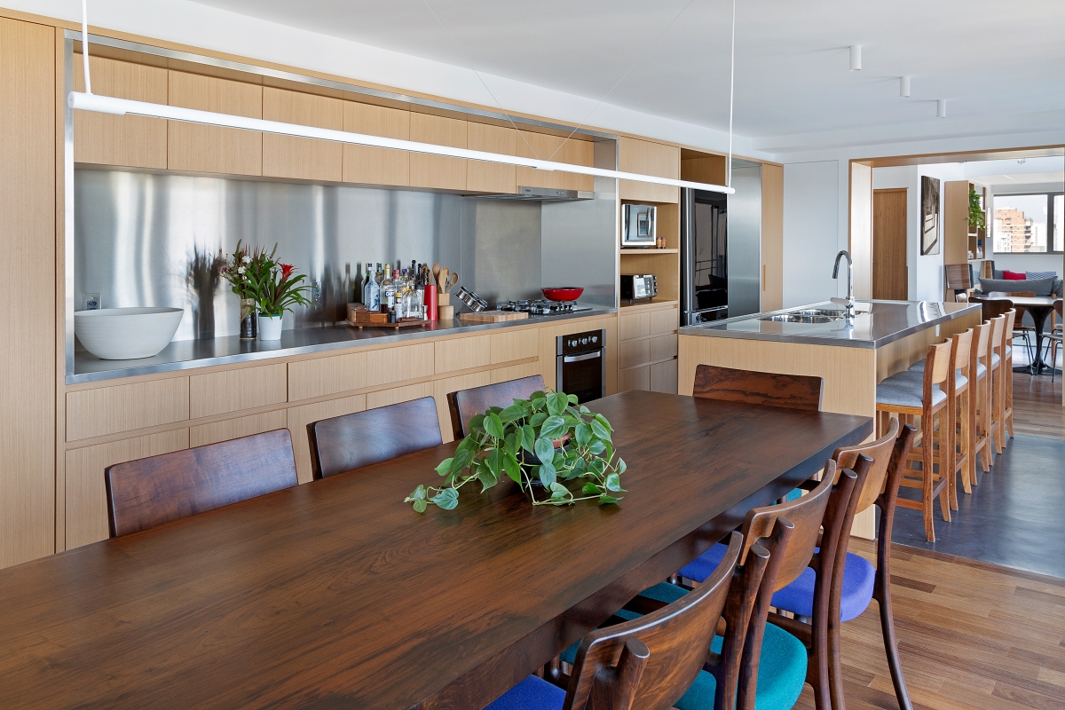 União de duas unidades proporcionou um apartamento mais confortável sem precisar mudar de endereço. Foto: Julia Ribeiro / Divulgação 