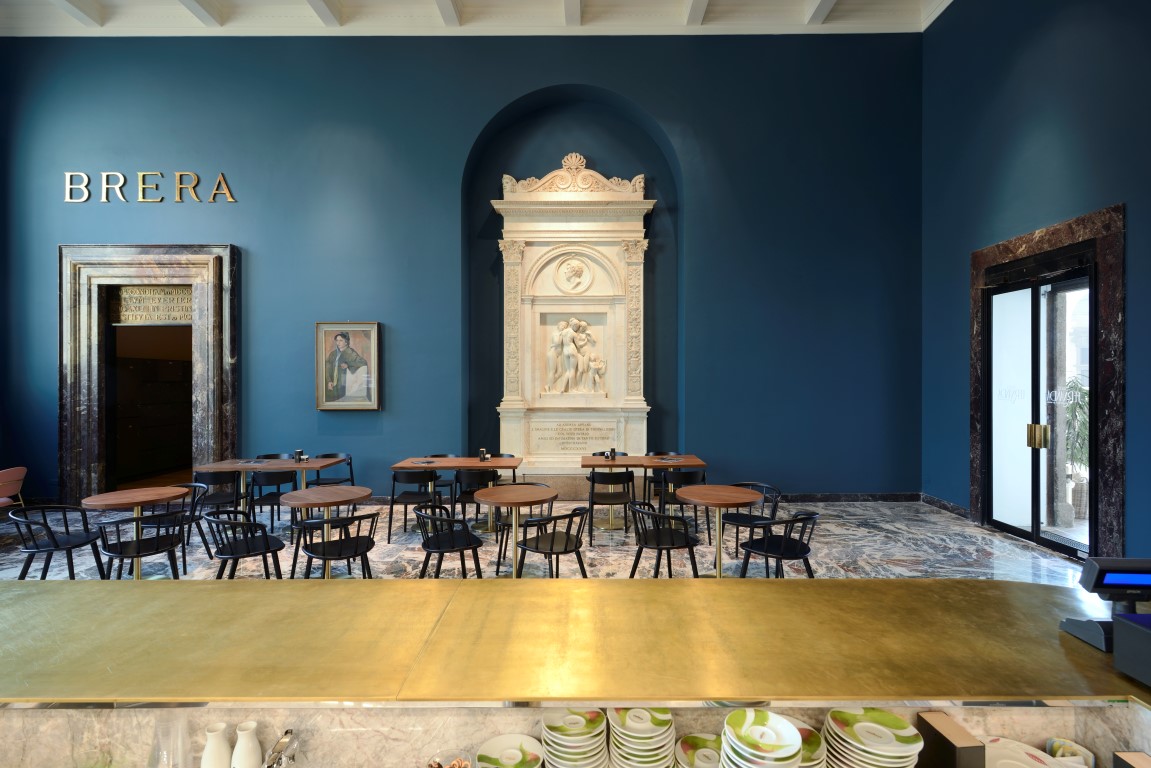 Novo café em Milão vira sensação com arquitetura e design de 1950 Novo café em Milão vira sensação com arquitetura e design de 1950