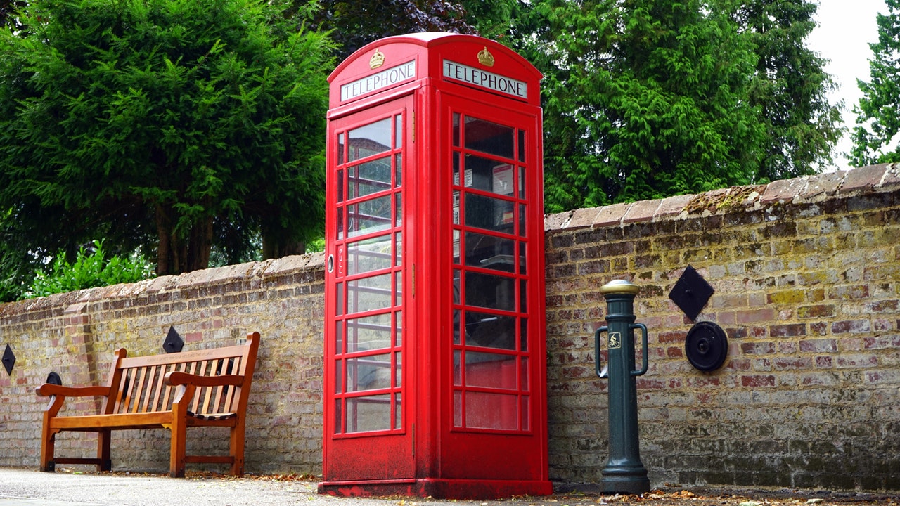 Cabine telefônica britânica original de 1930 vai integrar praça do Batel para homenagear herança inglesa em Curitiba. Foto: Pexels/Divulgação Cabine telefônica britânica original de 1930 vai integrar praça do Batel para homenagear herança inglesa em Curitiba. Foto: Pexels/Divulgação