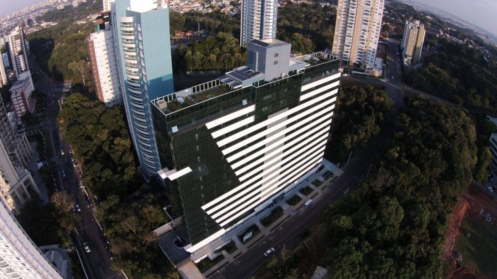 Prédio de Curitiba é o primeiro do mundo a ganhar certificação de autossuficiência em água Prédio de Curitiba é o primeiro do mundo a ganhar certificação de autossuficiência em água. Foto: Edifício Eurobusiness/Divulgação