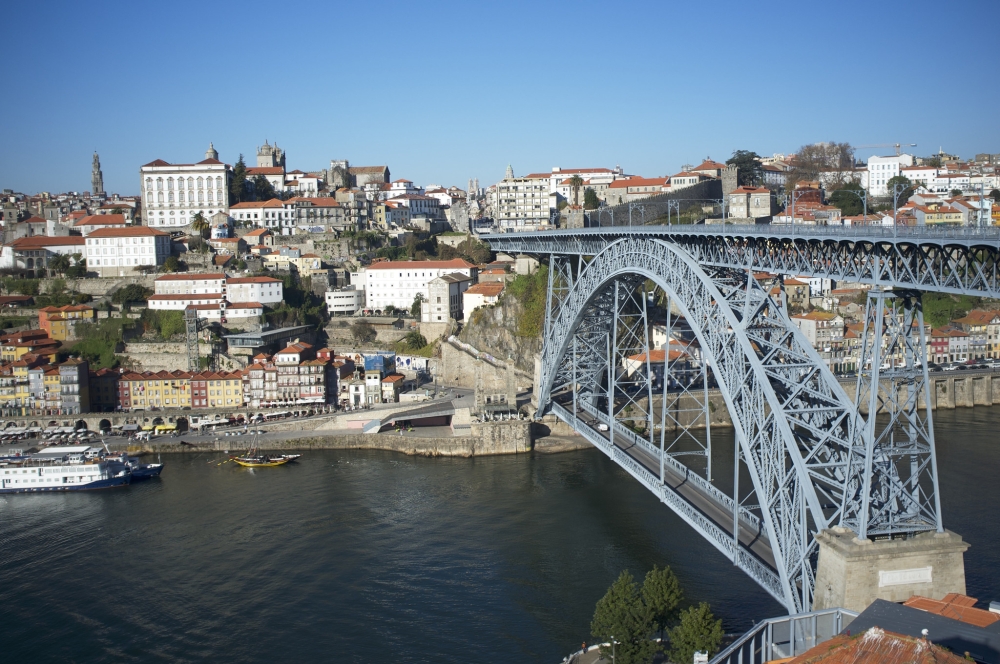 Ponte D. Luís I, construída entre 1881 e 1888, é um dos marcos arquitetônicos de Porto. Foto: Aleksandr Zykov/ Flickr Ponte D. Luís I, construída entre 1881 e 1888, é um dos marcos arquitetônicos de Porto. Foto: Aleksandr Zykov/ Flickr