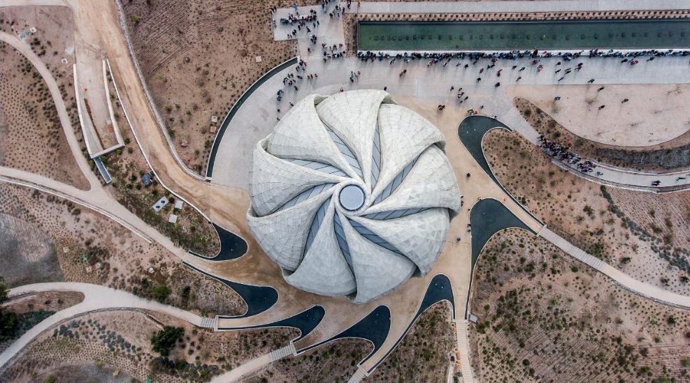 O Templo Baha'i of South America fica em Santiago, no Chile e foi reconhecido com o Prêmio Internacional RAIC 2019. Foto: Hariri Pontarini Architects, / Reprodução  