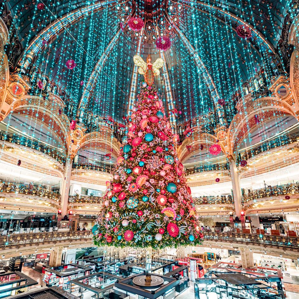 É Natal! Criatividade inusitada marca decoração das vitrines pelo mundo É Natal! Criatividade inusitada marca decoração das vitrines pelo mundo
