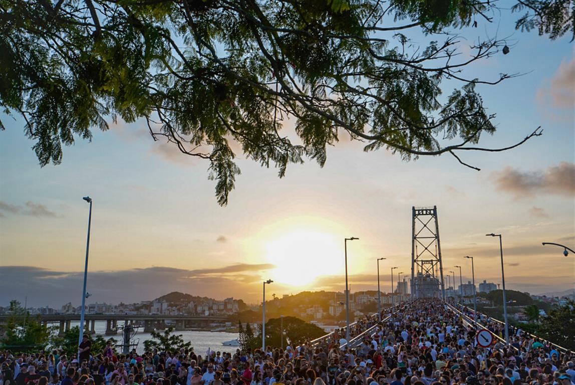 Fechada há 28 anos, ponte cartão-postal de Florianópolis é reaberta com programação especial Fechada há 28 anos, ponte cartão-postal de Florianópolis é reaberta com programação especial