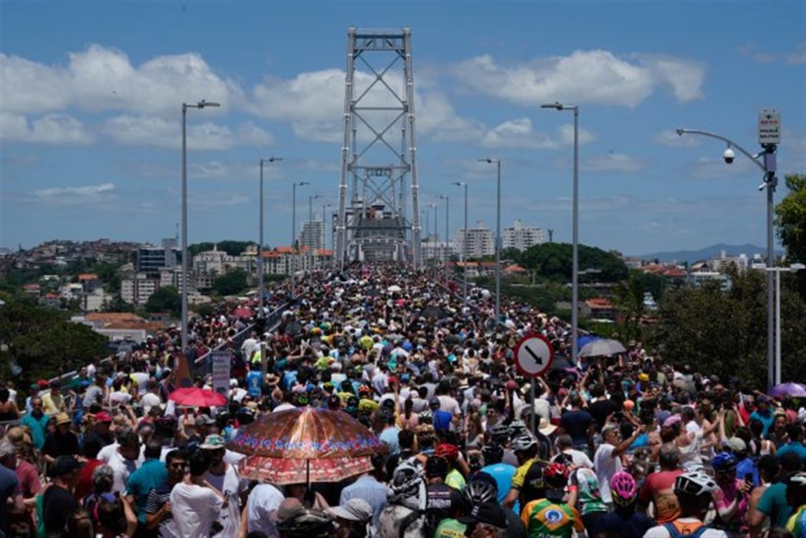 Fechada há 28 anos, ponte cartão-postal de Florianópolis é reaberta com programação especial Fechada há 28 anos, ponte cartão-postal de Florianópolis é reaberta com programação especial