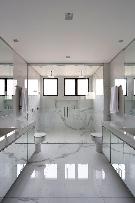Acabamentos em destaque: porcelanato e madeira se alternam em apartamento de 410 m² Acabamentos em destaque: porcelanato e madeira se alternam em apartamento de 410 m²