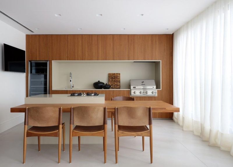 Acabamentos em destaque: porcelanato e madeira se alternam em apartamento de 410 m² Acabamentos em destaque: porcelanato e madeira se alternam em apartamento de 410 m²