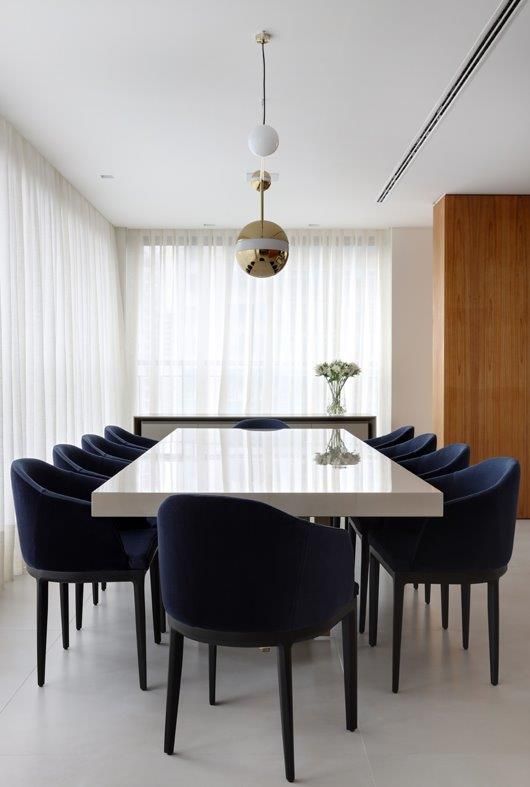 Acabamentos em destaque: porcelanato e madeira se alternam em apartamento de 410 m² Acabamentos em destaque: porcelanato e madeira se alternam em apartamento de 410 m²