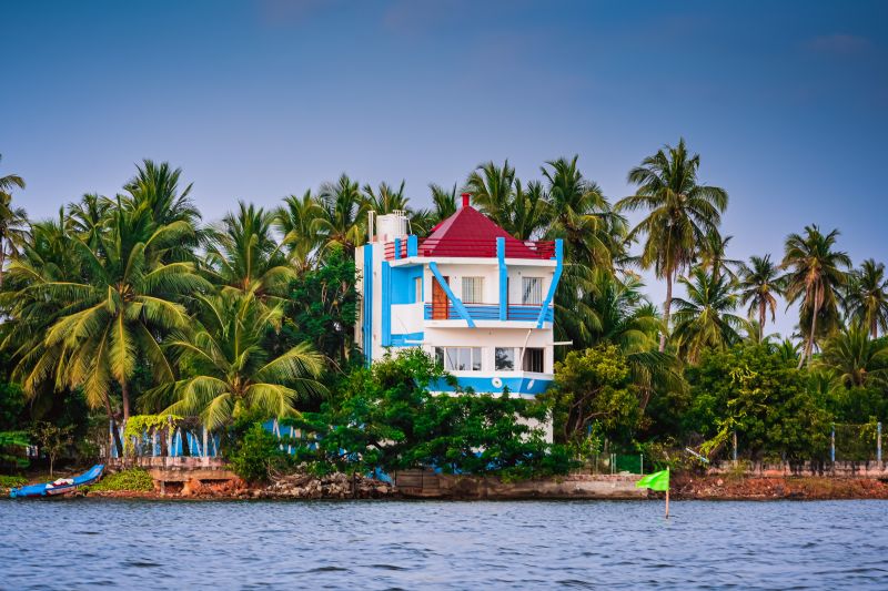 Influências náuticas moldam adornos das construções em estilo tropical deco. Foto: Vivek Sharma/Unsplash Influências náuticas moldam adornos das construções em estilo tropical deco. Foto: Vivek Sharma/Unsplash