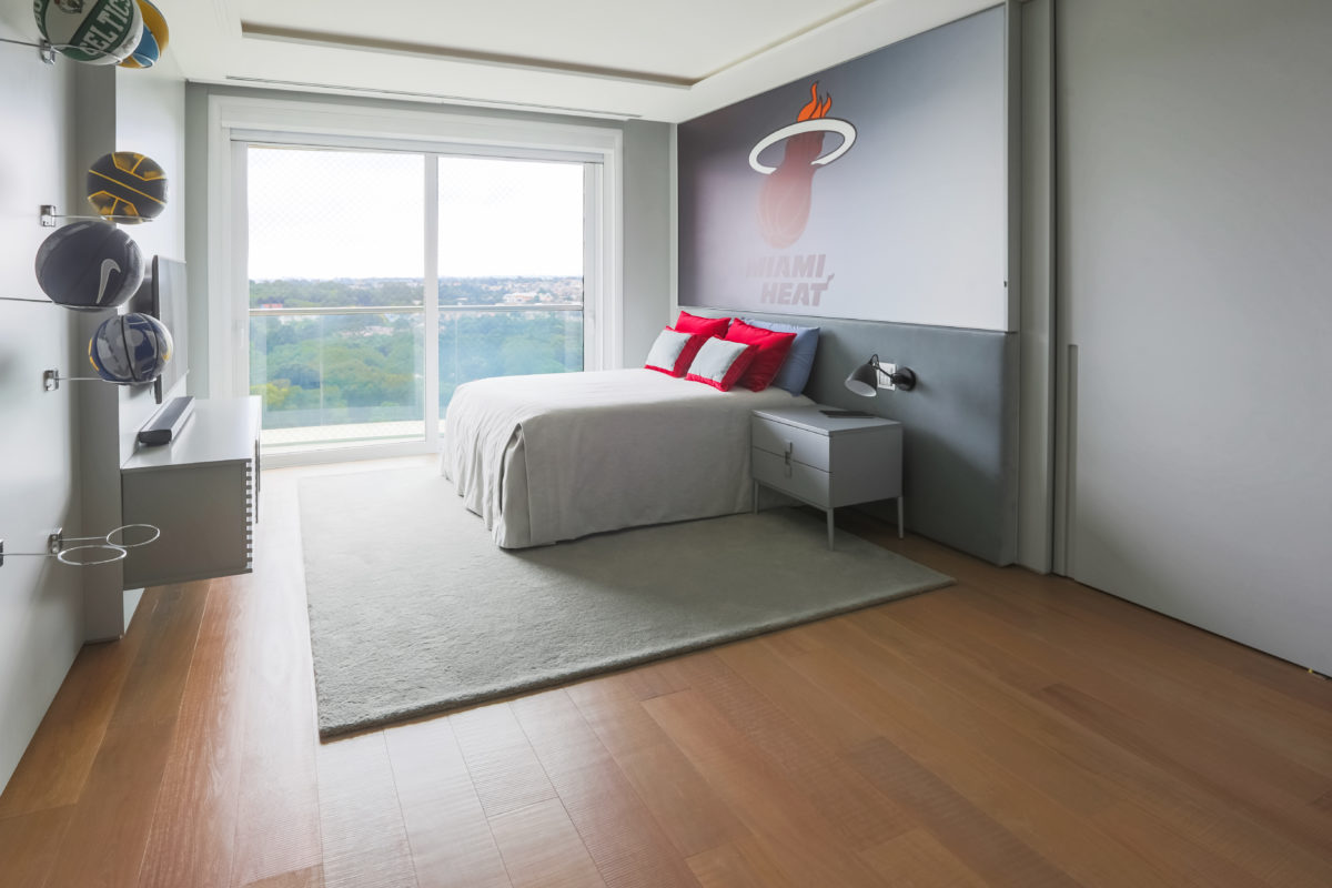 Assoalho da Indusparquet tem tratamento que dá aparência envelhecida em madeira nova. Foto: Rogério Machado/Divulgação