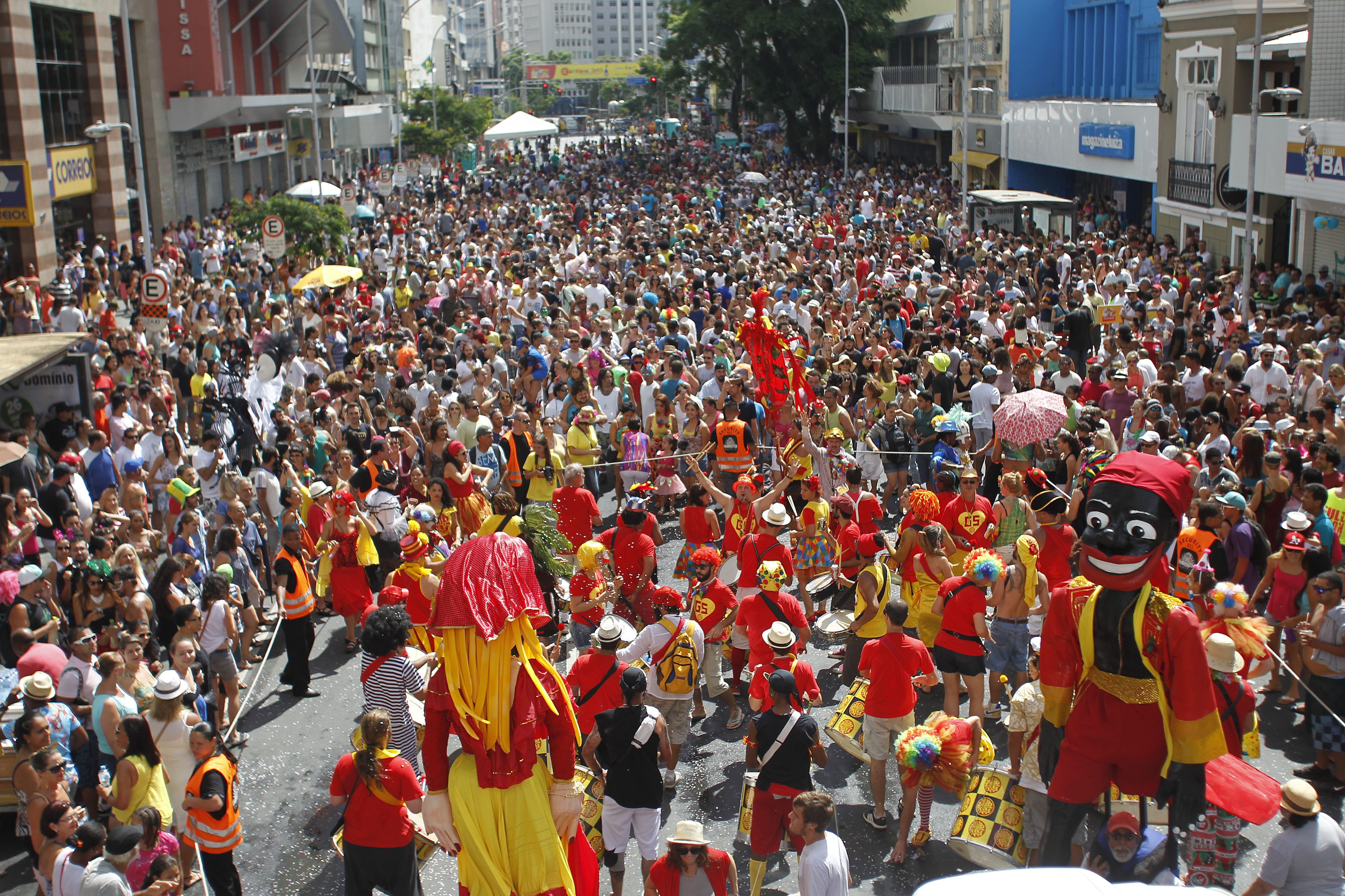 Carnaval: a festa que coloca a cidade a serviço das pessoas Carnaval: a festa que coloca a cidade a serviço das pessoas
