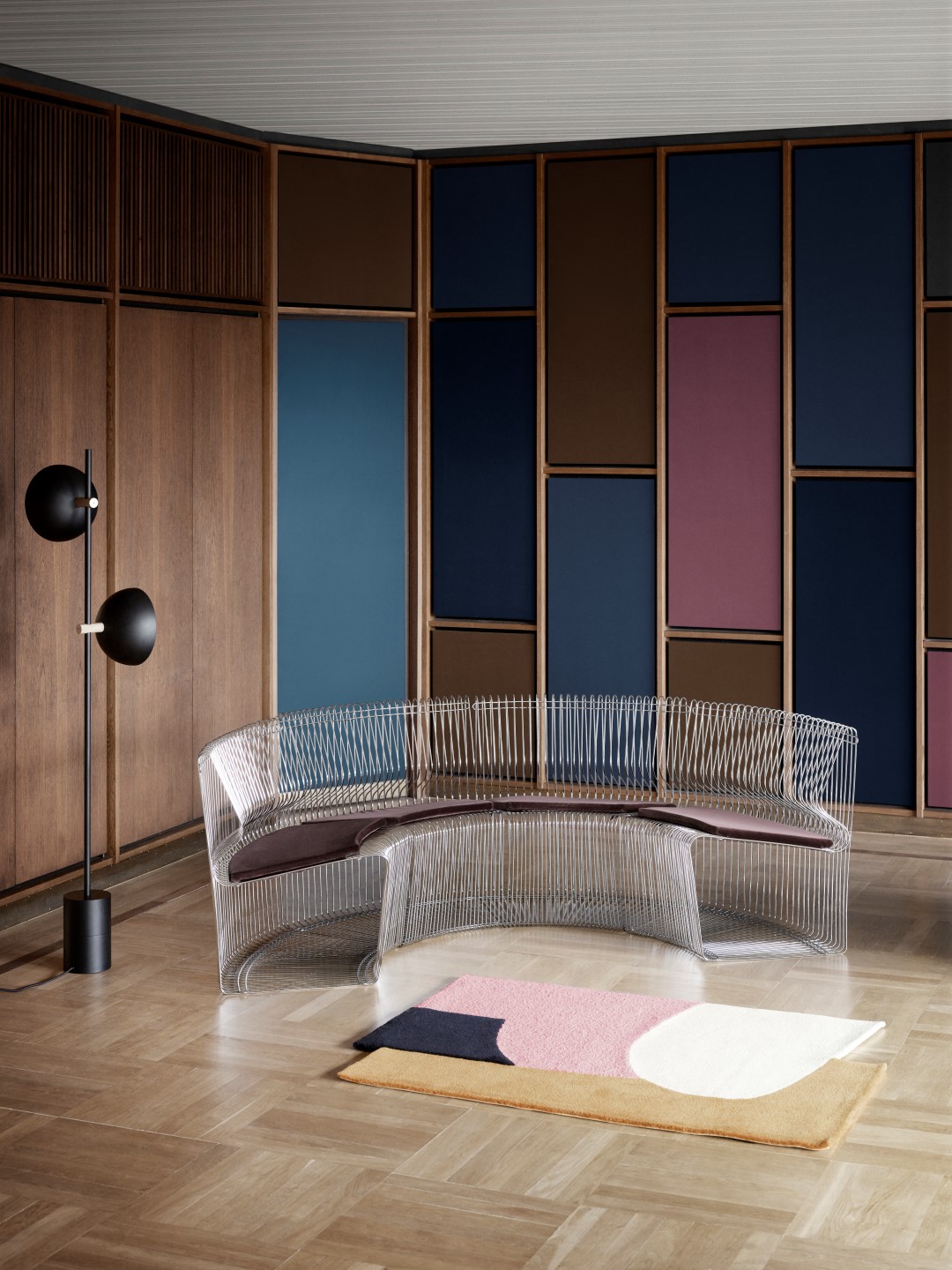 Verner Panton trouxe, em 1971, uma peça modular curvilínea. Foto: Divulgação. Verner Panton trouxe, em 1971, uma peça modular curvilínea. Foto: Divulgação.