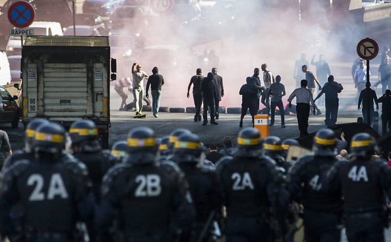 Revolta violenta contra aplicativo Uber na França: estado e as barreiras à entrada