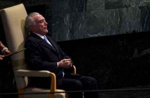 Temer vê debandada em massa enquanto discursa na ONU: e agora, golpista?