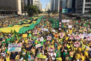 Beba mais cerveja, não para afogar as mágoas da crise, mas para sustentar os corruptos!