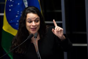 Janaína Paschoal alerta para golpe nas mudanças das leis eleitorais propostas pelo senador Serra
