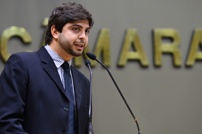 Vereador do Novo rebate e humilha esquerdista em Câmara Municipal de Porto Alegre Na foto: Vereador Felipe Camozzato