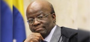 Joaquim Barbosa defende redução do papel do estado na economia