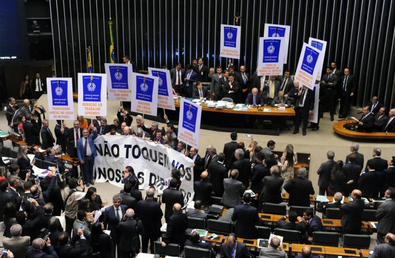 Só a aprovação da reforma trabalhista já valeu o impeachment de Dilma! Ou: “It’s happening” Só a aprovação da reforma trabalhista já valeu o impeachment de Dilma! Ou: “It’s happening”