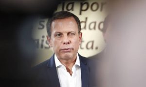 Doria cobra saída de Aécio e cúpula se cala