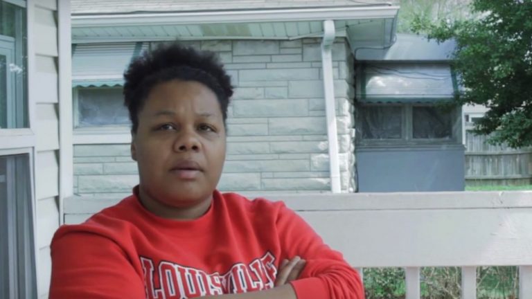 Líder do Black Lives Matter faz dez “pedidos” para pessoas brancas: forte cheiro de socialismo no ar Chanelle Helm, do Black Lives Matter. Fonte: The Blaze
