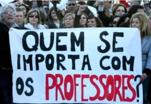 Caos anárquico em escolas públicas afastam professores atormentados
