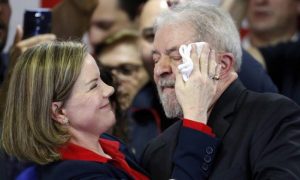 PGR denuncia Gleisi Hoffmann e pede que devolva R$ 3 milhões: a estatura da presidente do PT