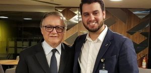 A soberba e o método Muralha de “análise” de Filipe Martins