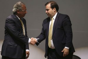 Paulo Guedes elogia apoio “extraordinário” de Rodrigo Maia à reforma