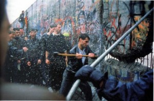O muro que impede a saída do povo não é o mesmo que barra a entrada ilegal de imigrantes
