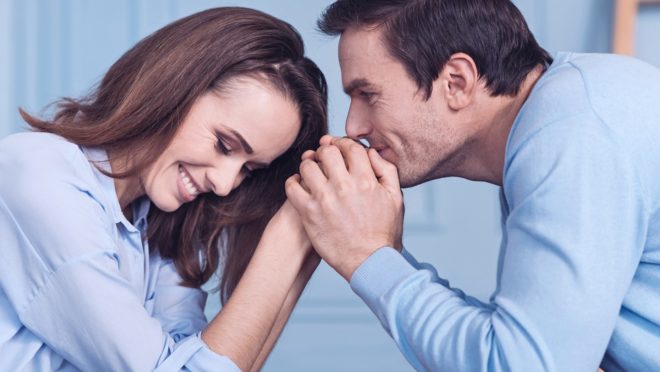 Diálogo, perdão e encorajamento mútuo são alguns dos conselhos dados por casais que têm um casamento duradouro.