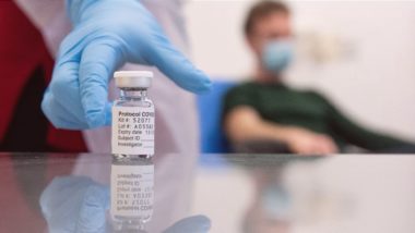 Vacina de Oxford funciona em variante brasileira, sugere estudo A vacina contra Covid-19 desenvolvida pela AstraZeneca e Universidade de Oxford seria mais barata e mais fácil de armazenar do que outras vacinas em estágios avançados de pesquisa