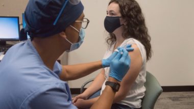 Moderna inicia testes da vacina contra Covid-19 com adolescentes A empresa norte-americana Moderna iniciou testes de fases 2 e 3 da vacina contra a Covid-19 em adolescentes de 12 a 18 anos.