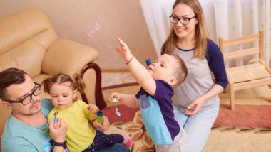 Construir uma família honesta depende mais de atitudes do que de discursos Uma família honesta se constroi em pequenas atitudes