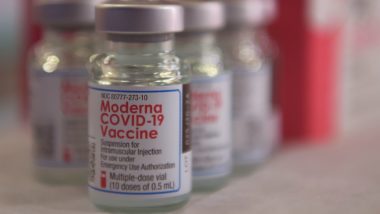 Estudo da Moderna sugere que vacina pode ser eficaz contra cepas de Reino Unido e África do Sul Estudo sugere que a vacina pode proteger contra as variantes identificadas primeiro no Reino Unido e na África do Sul