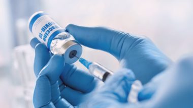 Farmacêutica norte-americana desiste de duas vacinas e aposta em pesquisa de medicamentos Empresa argumentou que as respostas imunes das candidatas foram inferiores às observadas após infecção natural e de outras vacinas