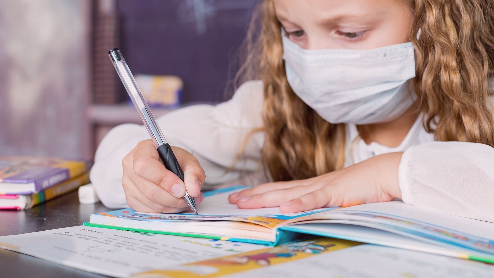 O cronograma de vacinação das crianças deve ser mais lento que o avanço da pandemia e pais se preocupam com a volta às aulas.  cronograma de vacinação das crianças deve ser mais lento que o avanço da pandemia e pode afetar a reabertura das escolas.