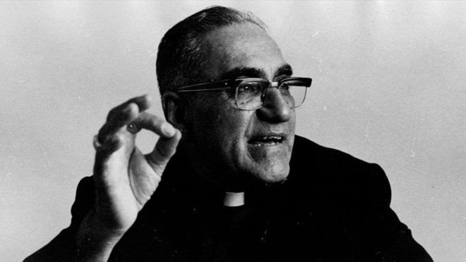 O arcebispo salvadorenho Oscar Romero viveu uma mística ligada à crise e à disponibilidade para o martírio, na recusa a desencarnar a ação de Deus no mundo.