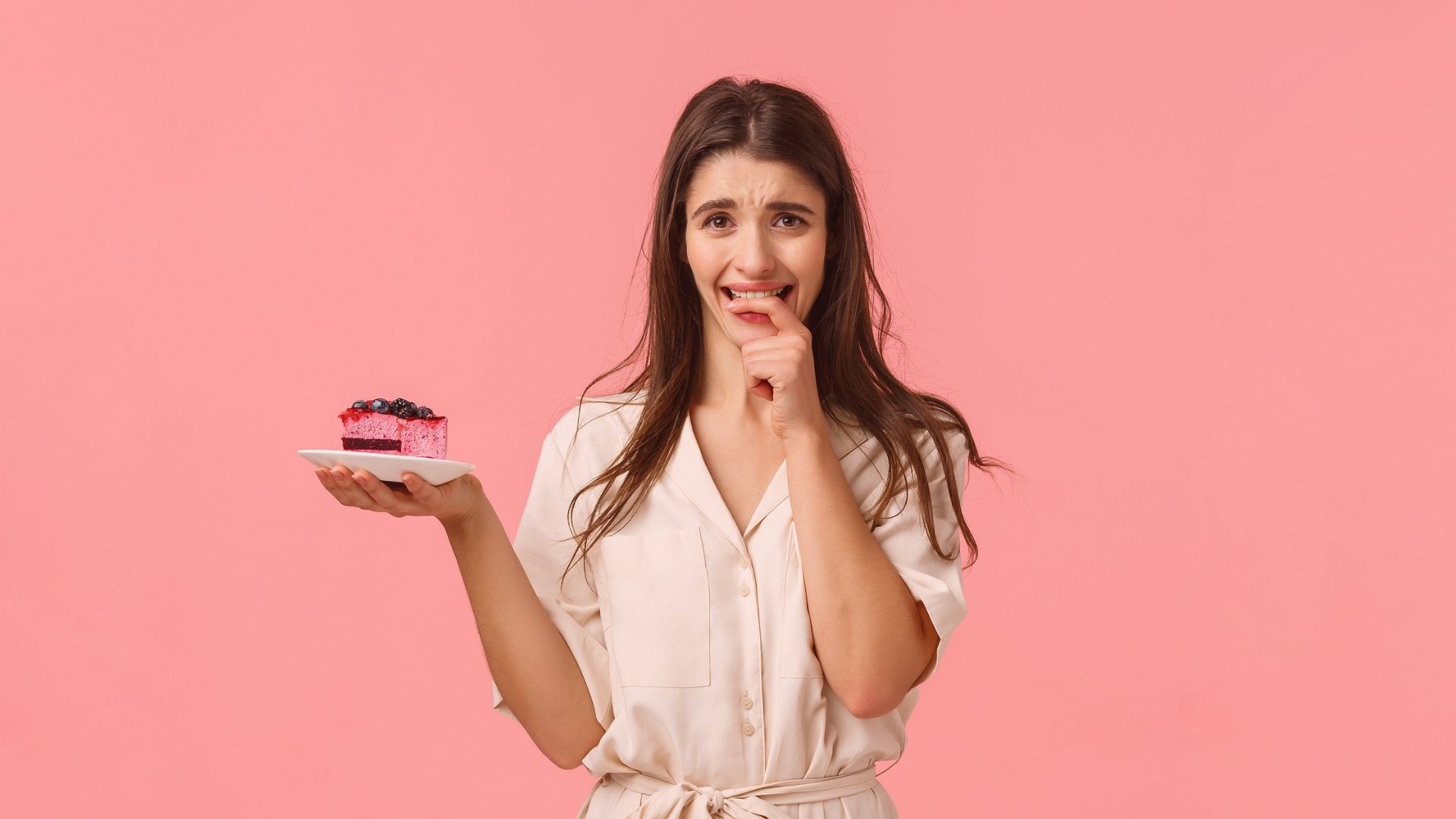Comer mais do que o tamanho da sua fome é um dos erros principais na hora de se alimentar.