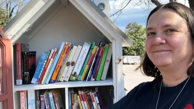 mulher-dos-livros-EUA