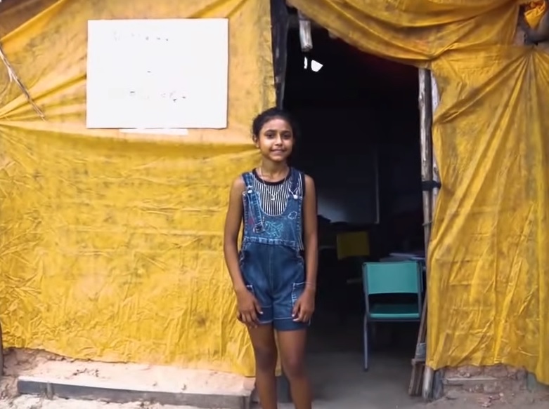Menina começou brincando de escolinha com os amiguinhos durante a pandemia e decidiu ensinar conteúdos de verdade.
