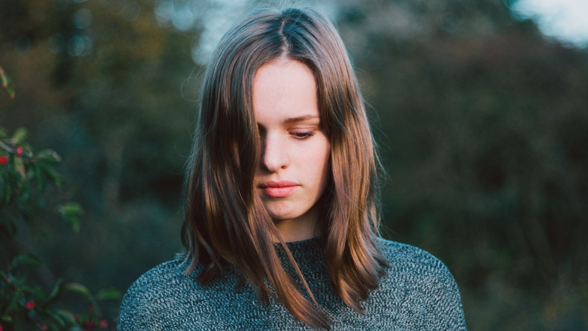 De causa multifatorial, o transtorno de personalidade boderline pode ter propensão genética e interagir com questões ambientais.