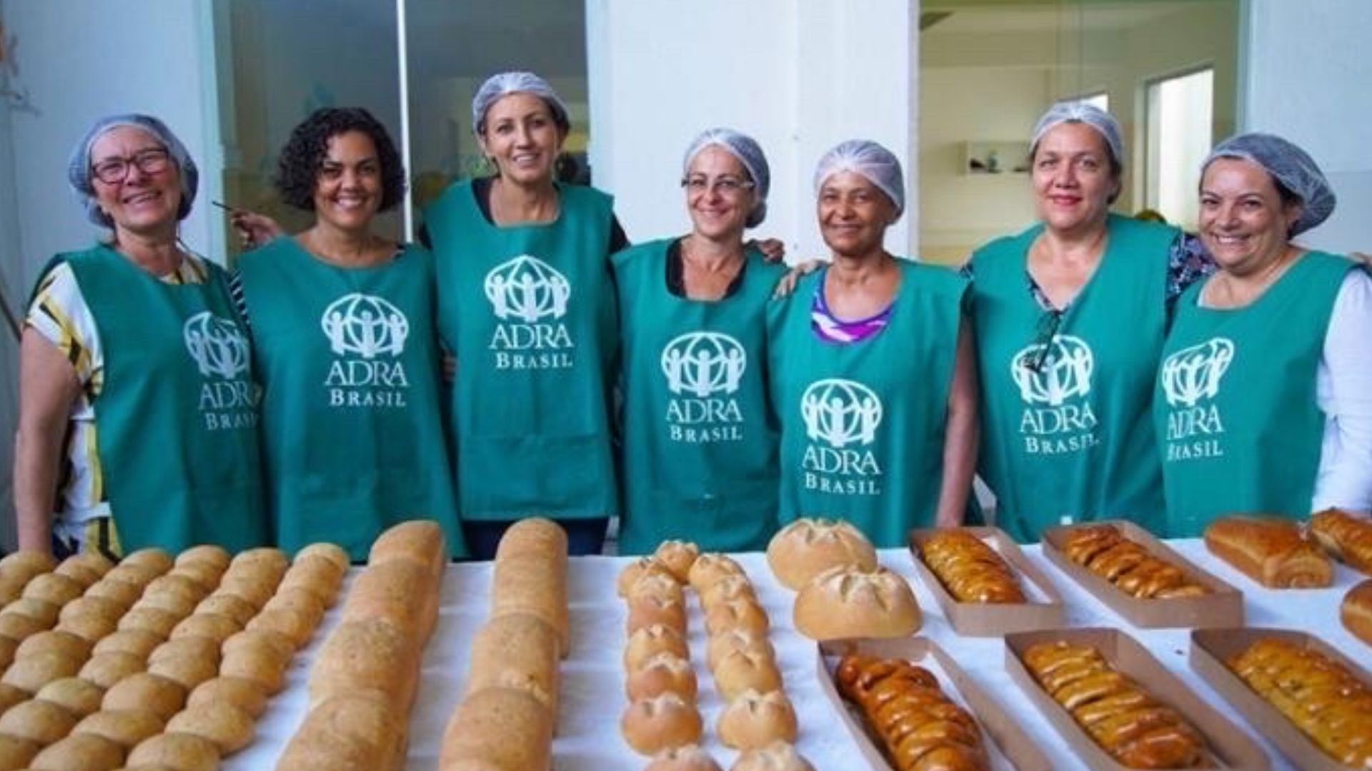 Os voluntários são aposentados e, por isso, a produção da padaria parou com a pandemia. Foto tirada antes de março de 2020
