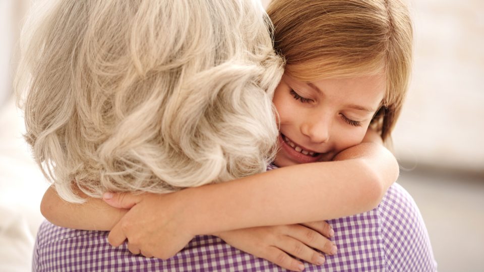 Como falar sobre saudade com as crianças Parece um tema pesado, mas é imprescindível falar com os filhos sobre a saudade, para que eles possam amadurecer.