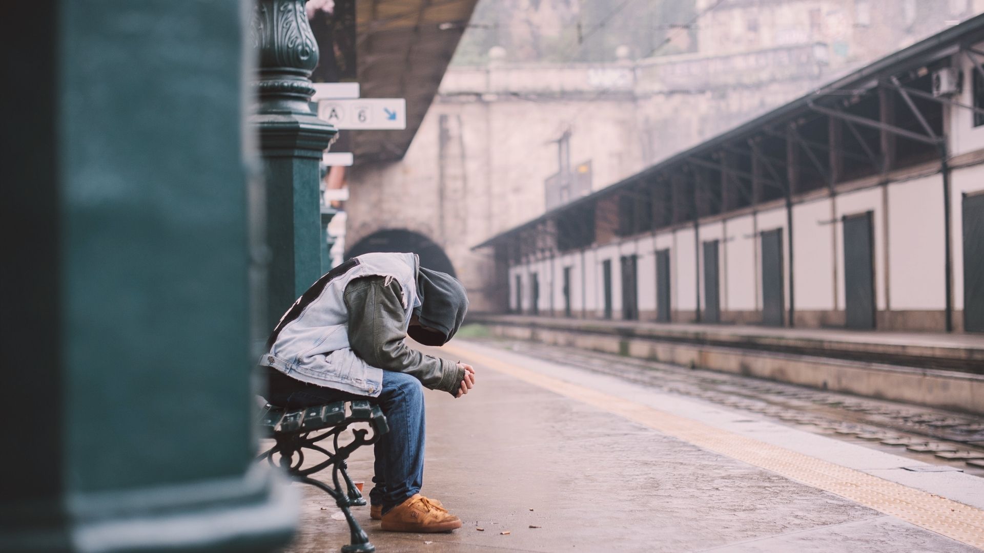 Por ser uma das emoções básicas e universais é impossível não sentir a tristeza. Mas São Tomás de Aquino nos dá algumas orientações de como lidar com ela.