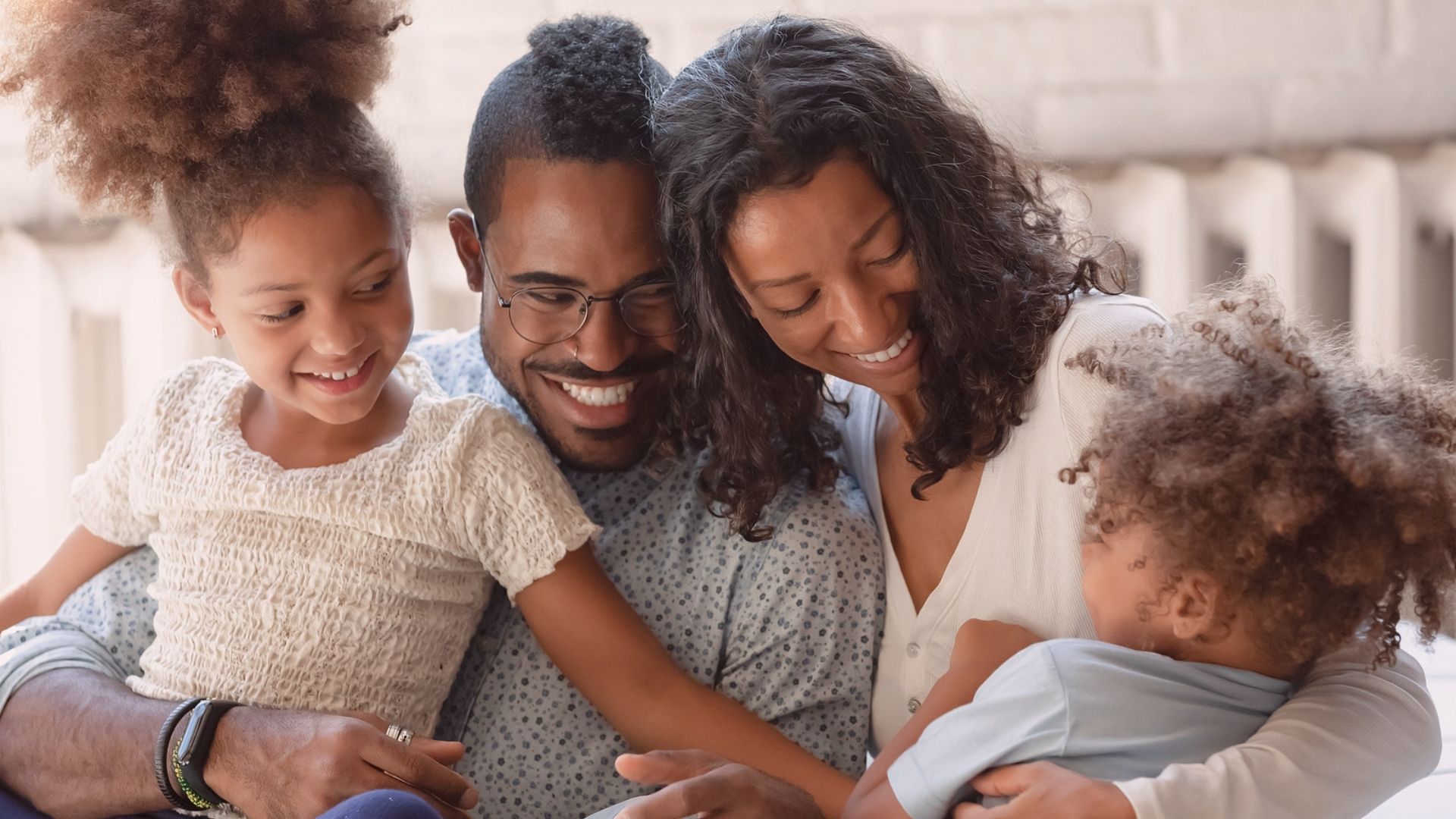 Ao serem genuinamente amadas, as crianças manifestarão o que possuem de melhor, se tornando adultos emocionalmente responsáveis.