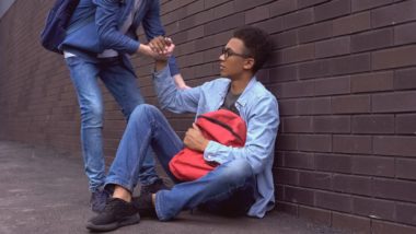 Estimular a bondade nos filhos é deixar como legado um agente transformador na sociedade Desenvolver a bondade nos filhos ainda pequenos ajuda a aprimorar habilidades sociais, essenciais na adolescência e na vida adulta.